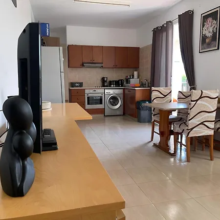 Beautiful & Cozy In Paphos Aglantzia